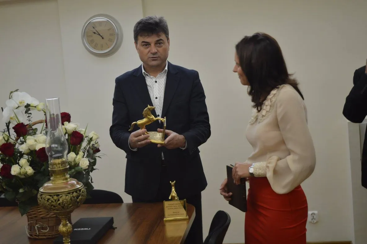 Firmele de consultanță fac treaba angajaților Consiliului Județean Ialomița