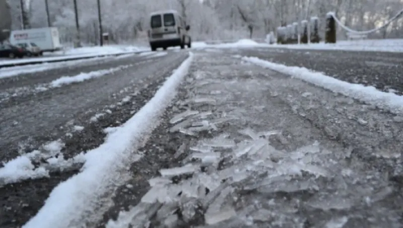Drumuri județene închise, localități fără energie electrică
