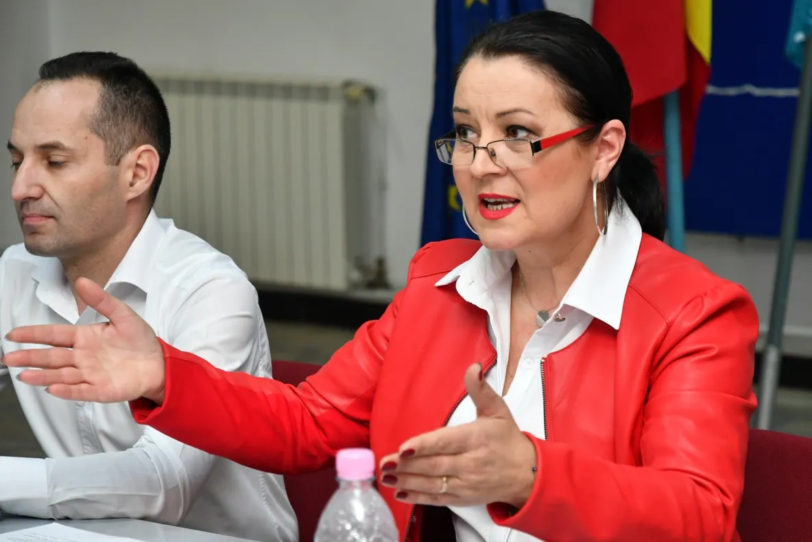 Salarii plătite ilegal la Primăria oraşului Ţăndărei din excedentul bugetar