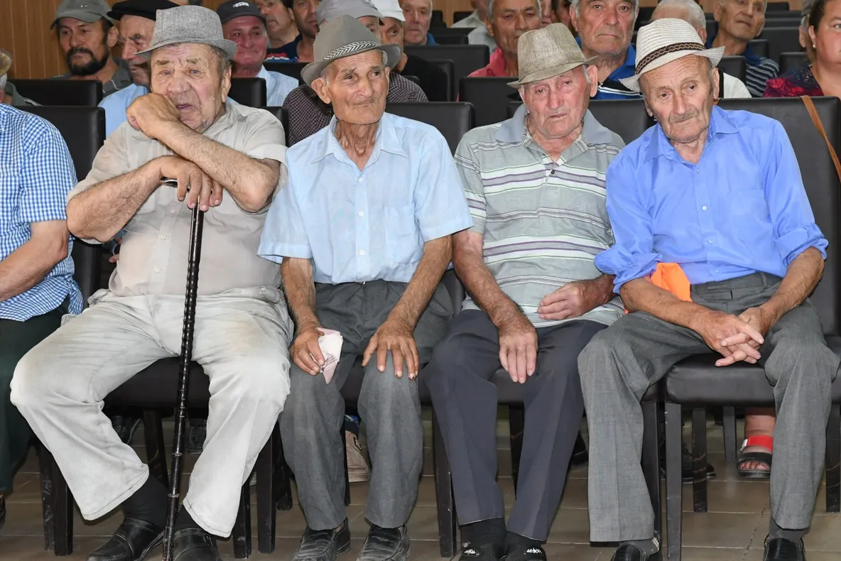 Împreună pentru bunici, proiect social cu fonduri nerambursabile al Primăriei Traian