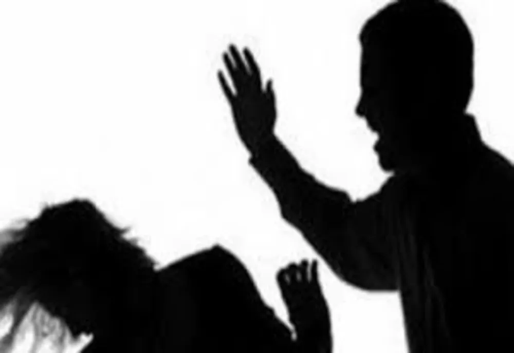 Trei bărbați din Ialomița s-au ales cu dosare penale pentru violență în familie