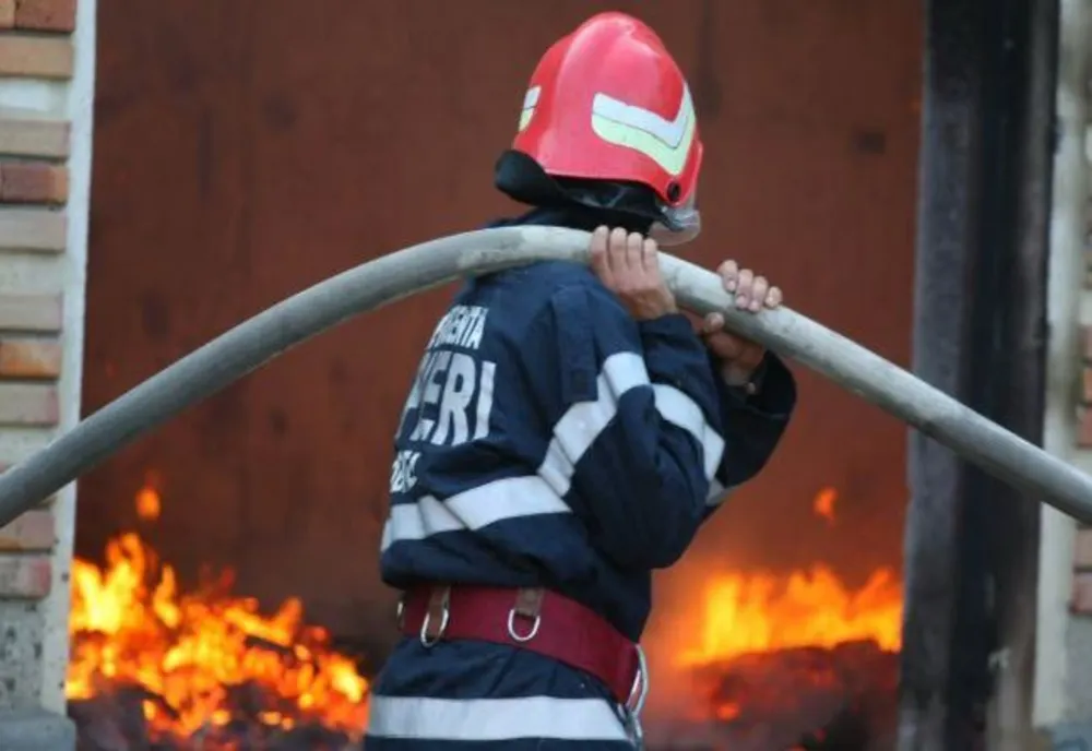 Incendiu uriaș în Ialomița. Au ars 18 tone de lucernă