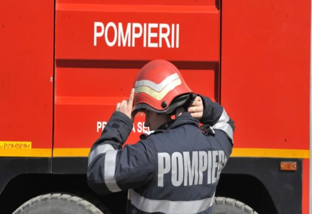 Bărbat găsit mort în casă!  Pompierii au spart ușa
