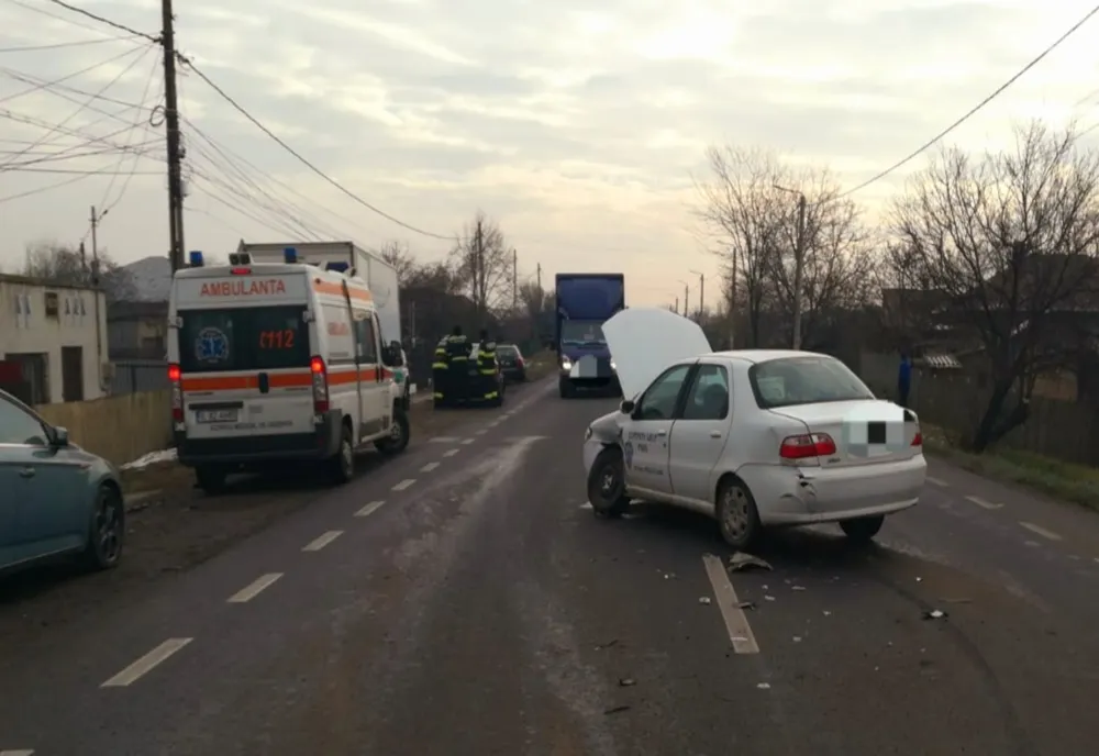 FOTO| Impact violent. O persoană la spital