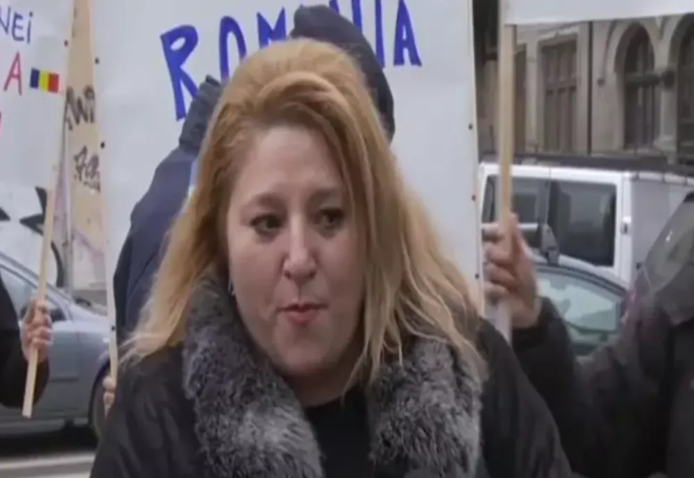 Șoșoacă sfidează din nou: Petrecere live pe Facebook, cu zeci de oameni. Ce DEDICAȚIE i-a făcut lui Raed Arafat