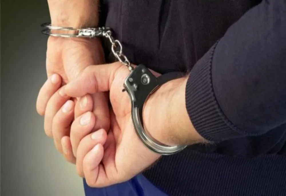 Tânăr de 20 de ani, arestat pentru tâlhărie