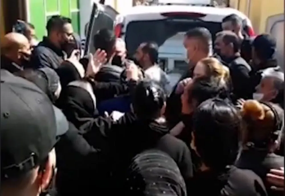 Zeci de amenzi după două înmormântări în Ialomița