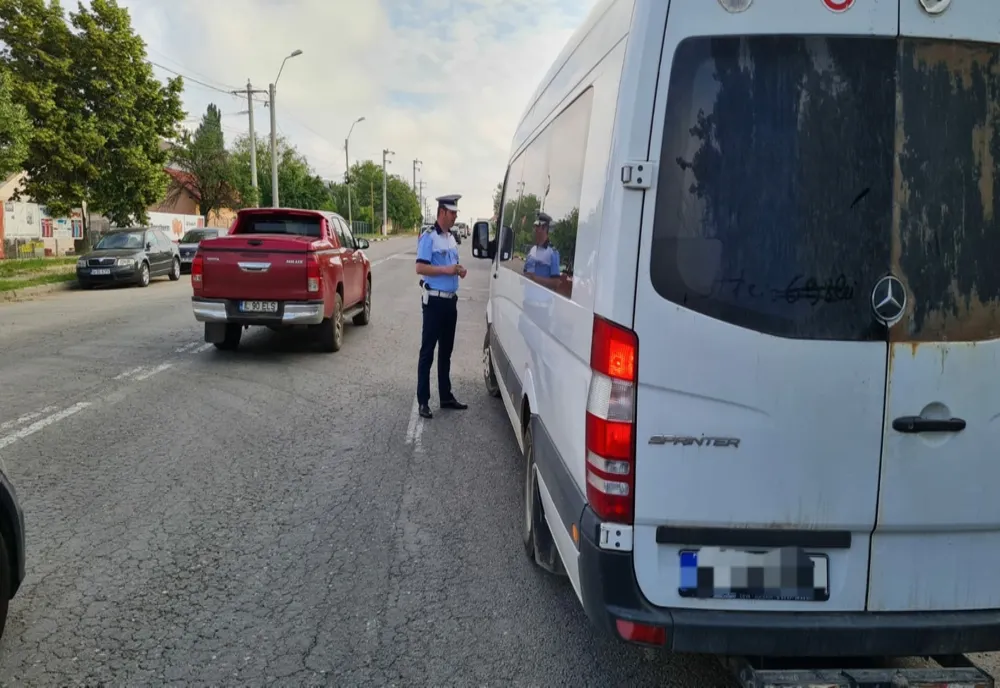 Transportatorii de persoane în atenția polițiștilor rutieri