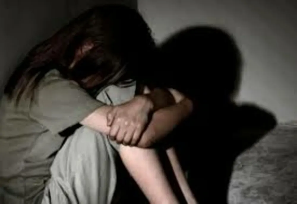 Șocant. Cazul profesorilor meditatori care și-au abuzat sexual elevele. Ce au găsit polițiștii la percheziții