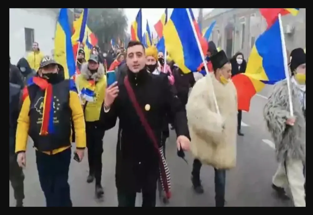 PROTEST, de Ziua Națională, cu sute de participanți. Simpatizanții AUR au luat cu asalt orașul Unirii - Alba Iulia