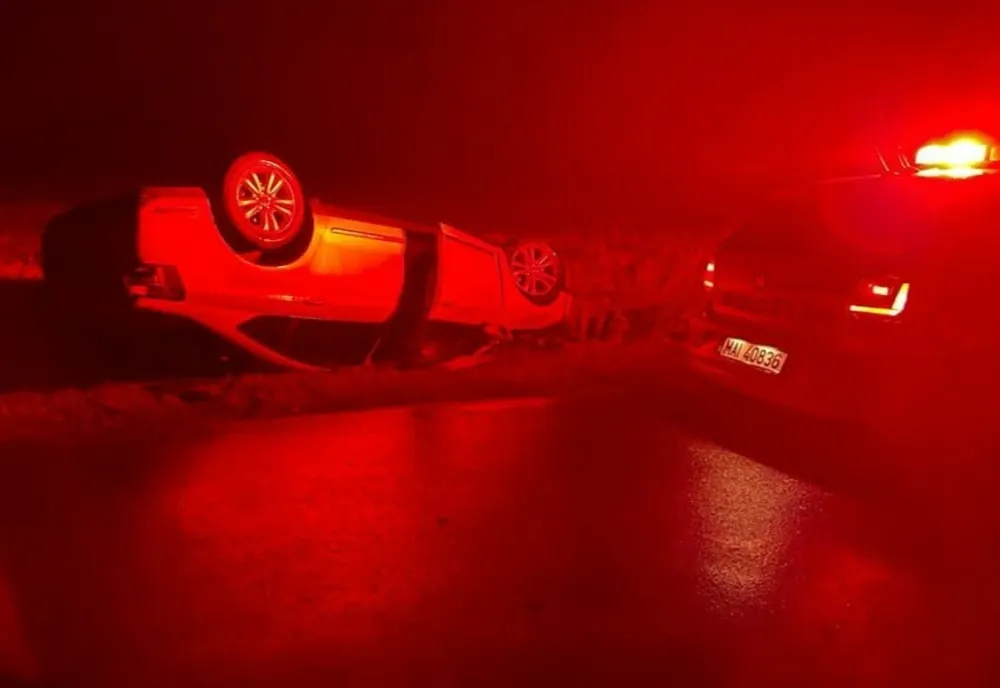 Şofer băut, la un pas de tragedie după ce s-a răsturnat cu mașina