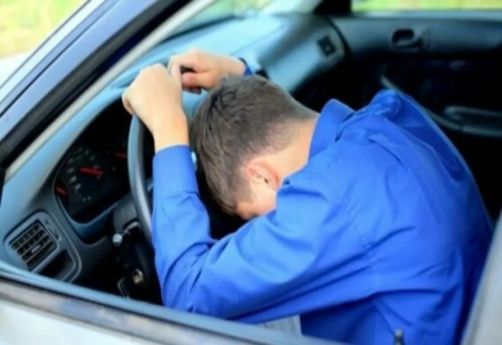 Bărbat beat și fără permis, prins la volanul unei mașini împrumutate de un consăten binevoitor