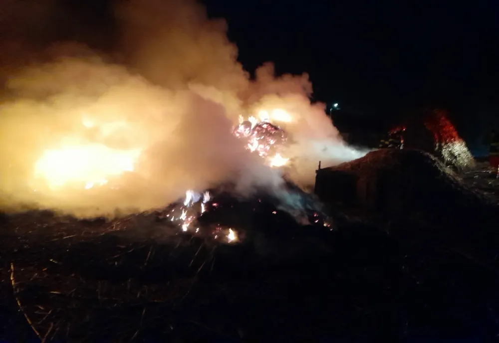 FOTO Noapte de foc pentru pompierii ialomițeni