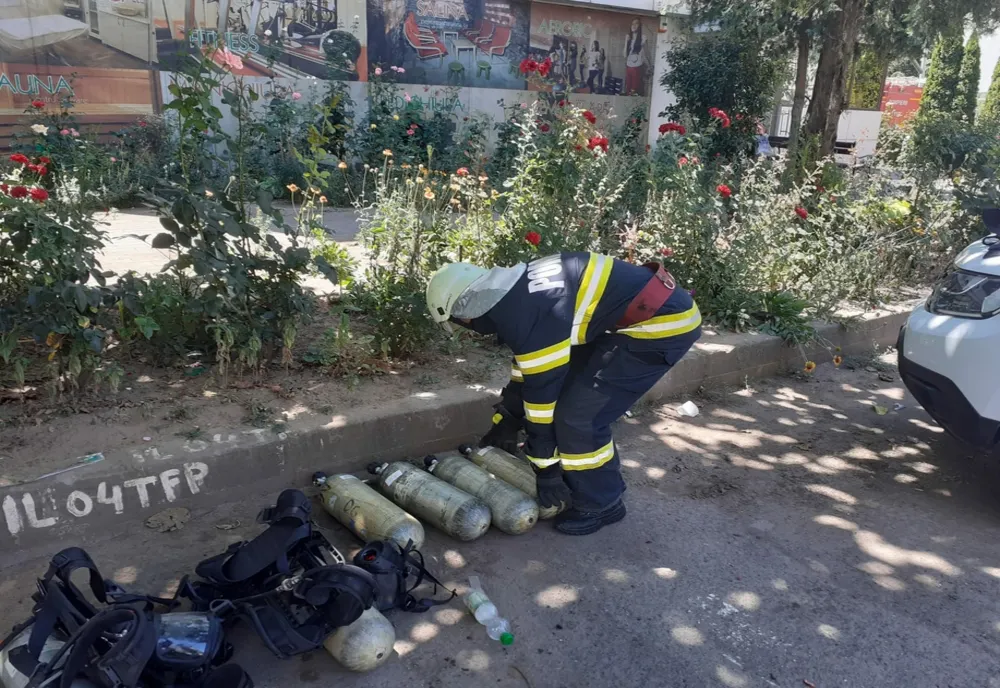 VIDEO FOTO Incendiu violent la un restaurant din Slobozia. Degajări mari de fum