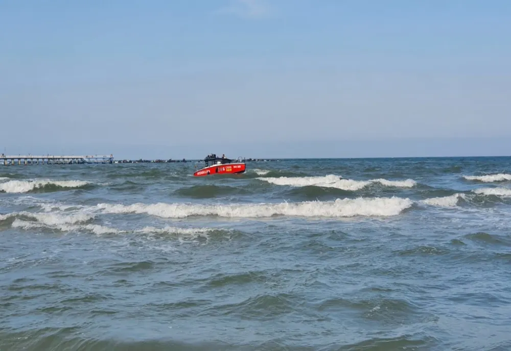 Alertă la Costinești! Turiști căutați în mare