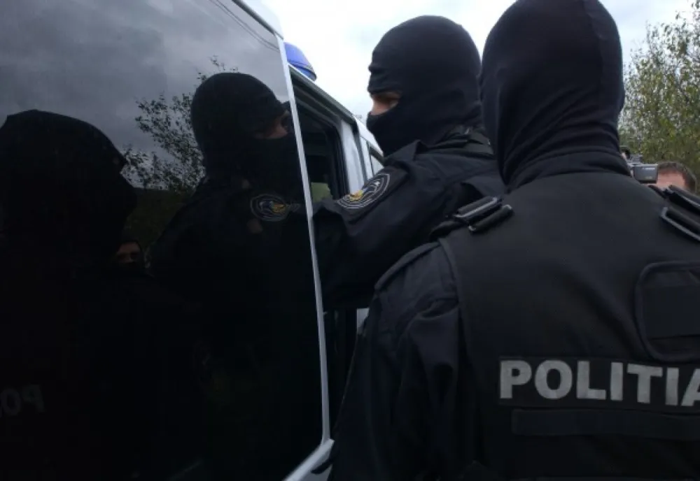 Percheziții în Slobozia într-un dosar de delapidare și spălare de bani