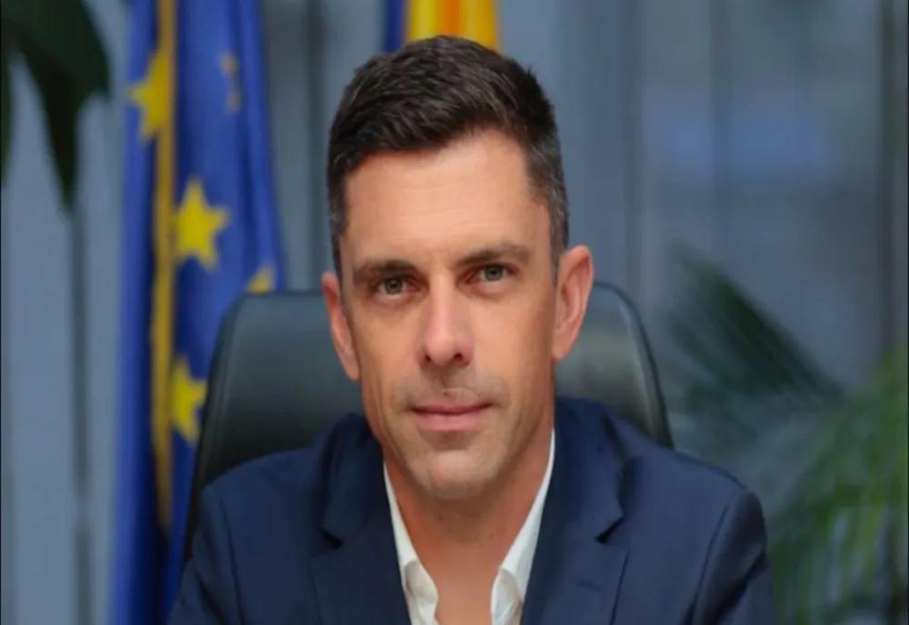 Dosar penal pe numele ministrului Sportului! Eduard Novak ar fi provocat un accident cu mașina instituției