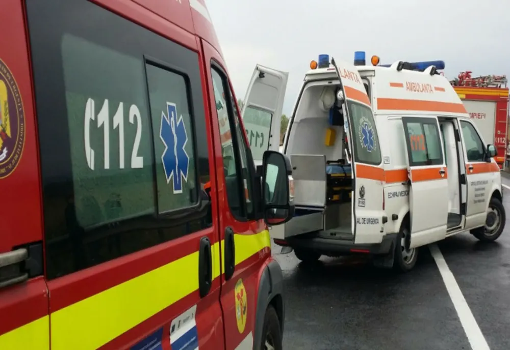 Coliziune între trei autoturisme pe DN2. 7 persoane implicate