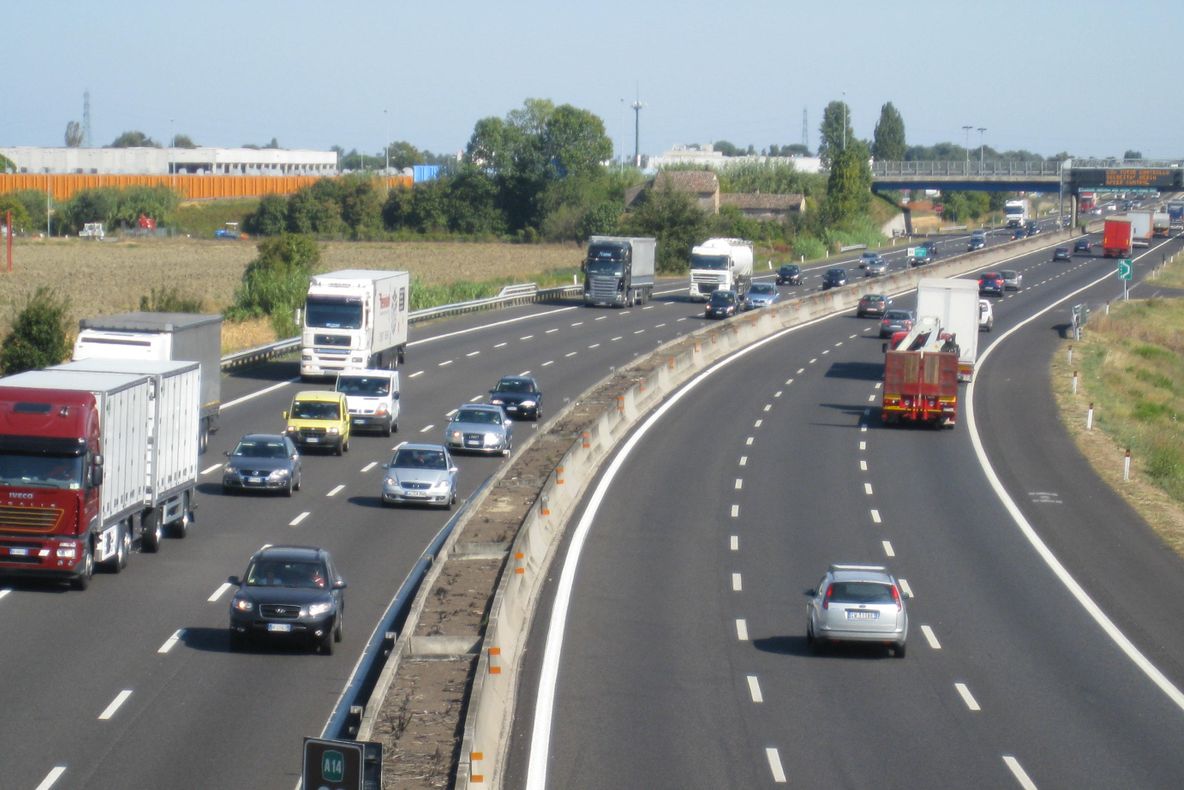 Restricții de circulație pe Autostrada Soarelui, joi. Trafic deviat și rute alternative pentru șoferi