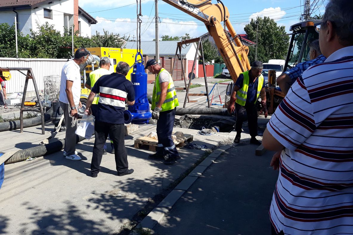 Strada Cărămidari se surpă. Primăria nu poate interveni, deocamdată!