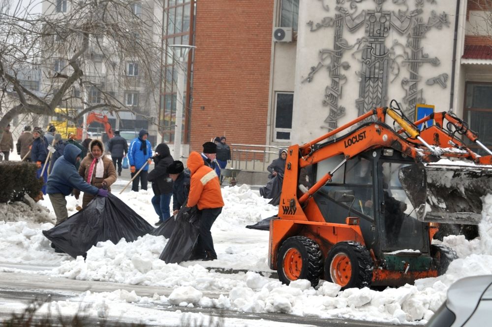 Ministerul Finanţelor obligă Slobozia să deszăpezească şi în acest an cu lopata