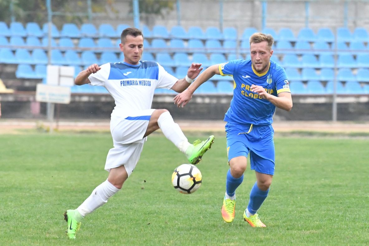 Cinci minute de eficienţă, un meci întreg de rătări