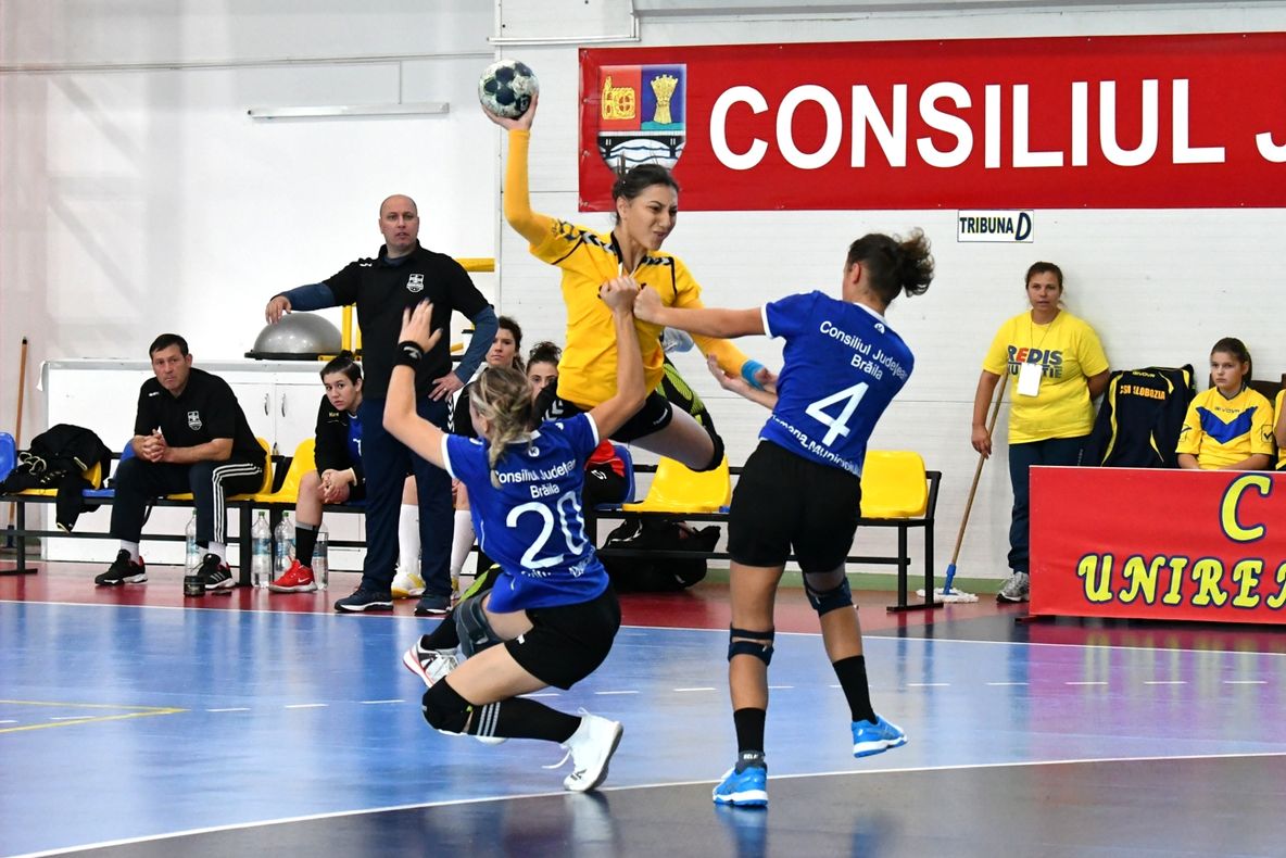 Ghinioanele se ţin lanţ la echipa de handbal HCM Slobozia: Raluca Nicolae s-a accidentat şi va fi operată!