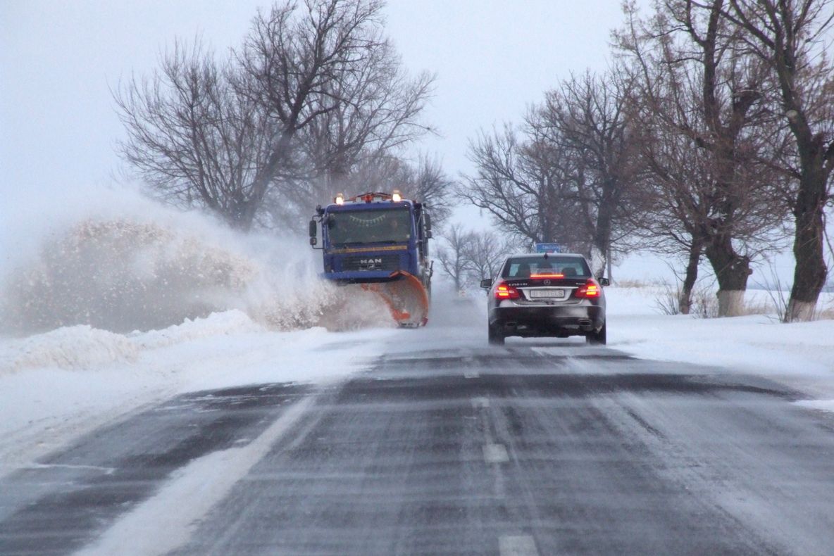 Fără contracte de deszăpezire pe două treimi din judeţul Ialomiţa. Ca plan de rezervă se va apela la tractoriştii din judeţ!