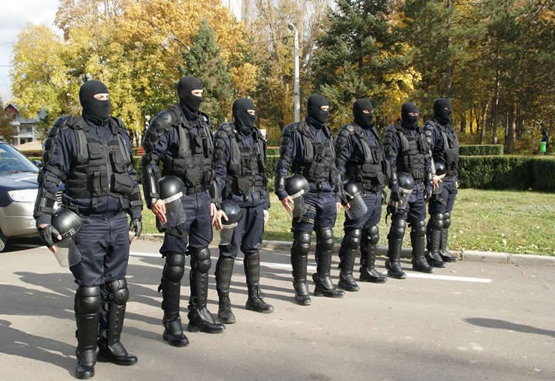 Jandarm acuzat că ar fi furat 50 de lei unui copil