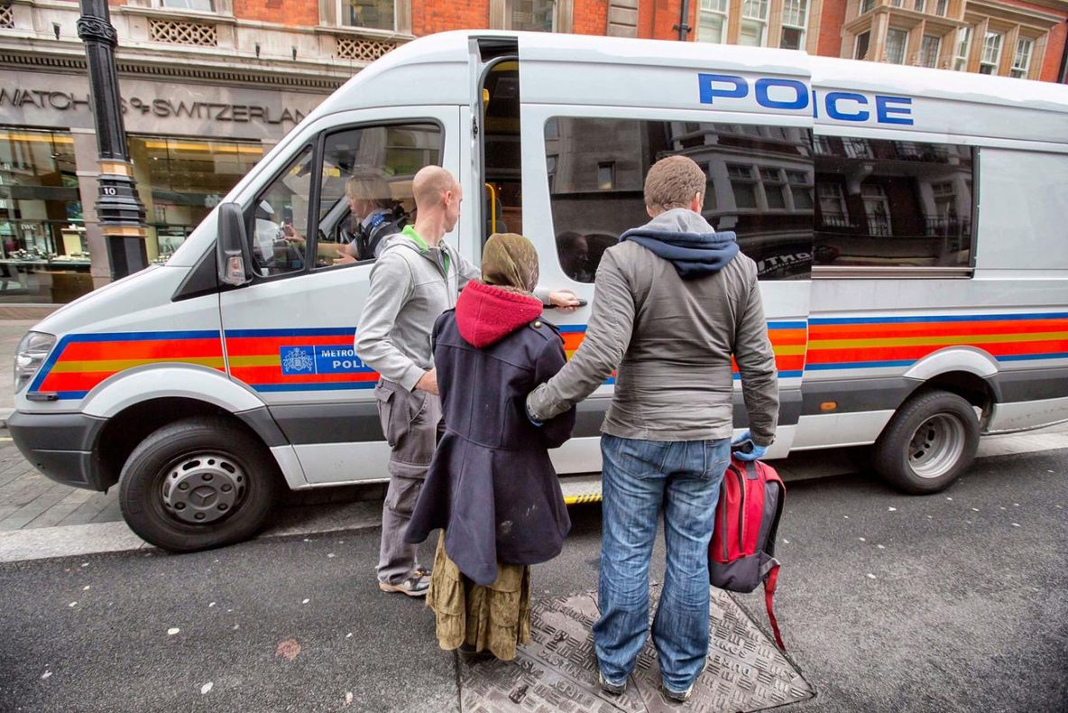 Traficanții de copii din Țăndărei au fost achitați în primă instanță