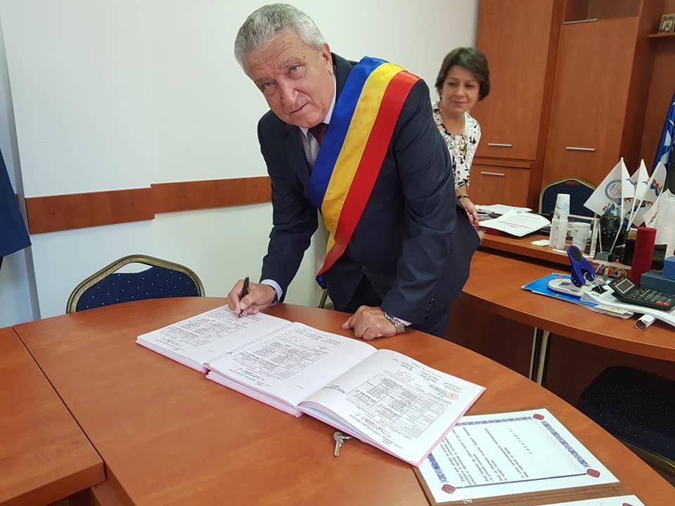 Presiuni de la Ministerul Dezvoltării pentru contracte de 400.000 de euro la primăria Ciochina!