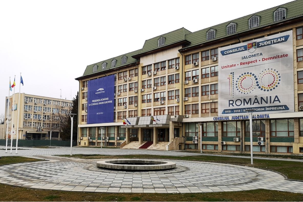 Primăria Slobozia plăteşte paznic pentru parcarea subterană fără acces auto din centrul municipiului