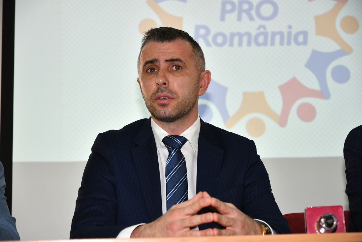 Liviu Dragnea la prima hemoragie: Adrian Mocioniu, primarul de Slobozia, şi-a oficializat relaţia cu Pro România