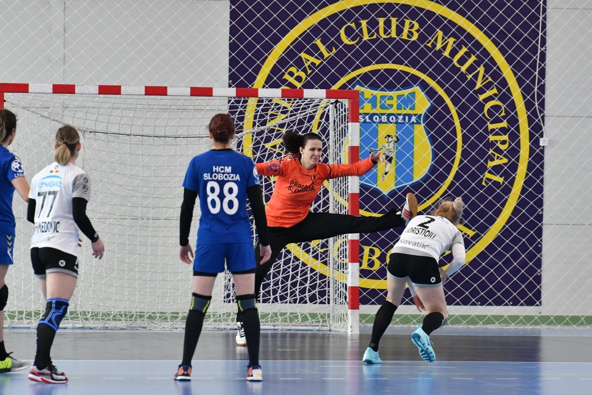 HCM Slobozia iese cu fruntea sus din Cupa României după ce a fost depăşită de campioana CSM Bucureşti