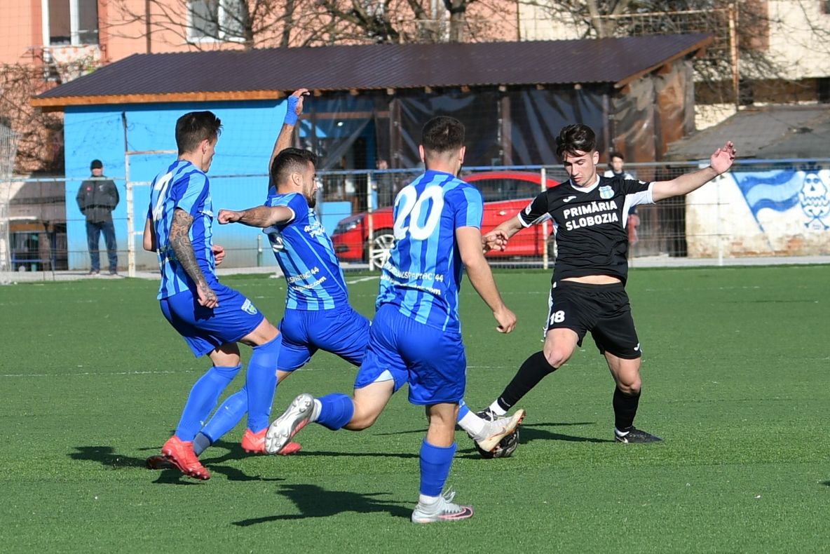 Situaţie critică la Unirea Slobozia: doar Consiliul Judeţean poate salva echipa de fotbal!