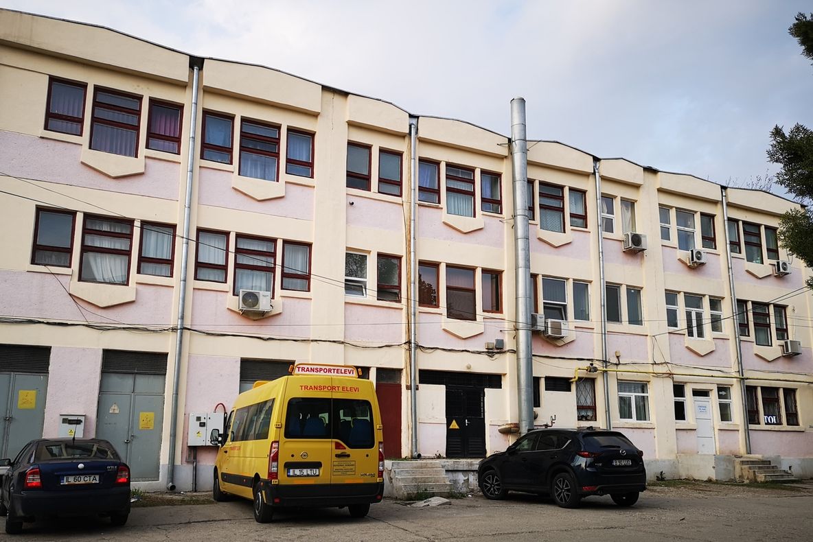 Medicii din Policlinica Urziceni, somaţi să achite serviciile de pază dacă nu vor să fie evacuaţi