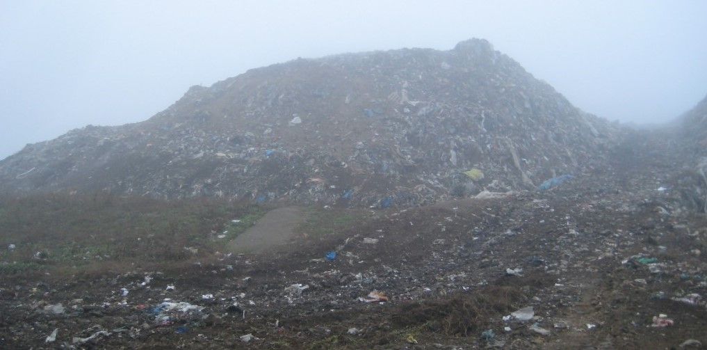 Incendiu la depozitul de deșeuri al firmei Vivani Salubritate. ISU vorbește despre o „groapă de gunoi”!