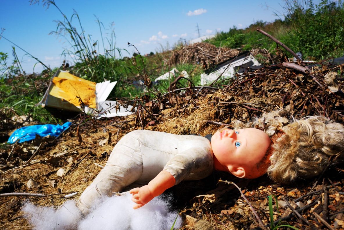 Salubrizare ca la Urziceni. Primăria și Rosal aruncă deșeuri pe câmp