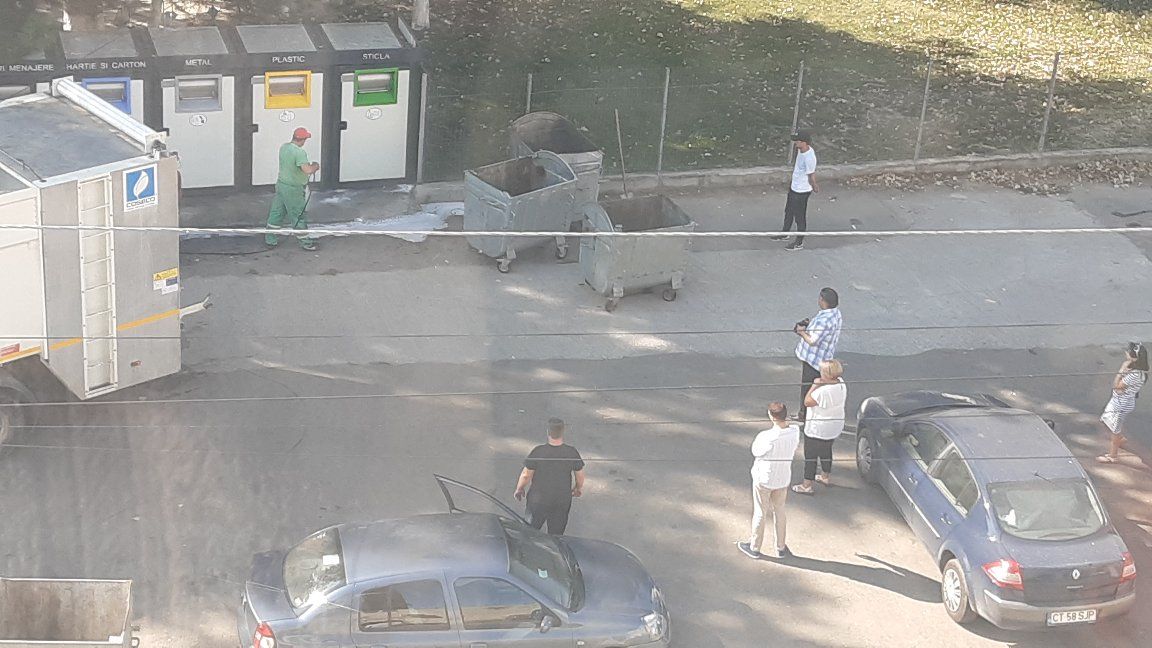 Polaris dezinfectează pubelele pe domeniul public!