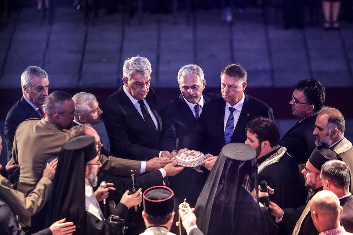 Pițiponcul și Vulguța plus Bețivul și Maimuța...(sau cum și-a petrecut Klaus prima remaniere)