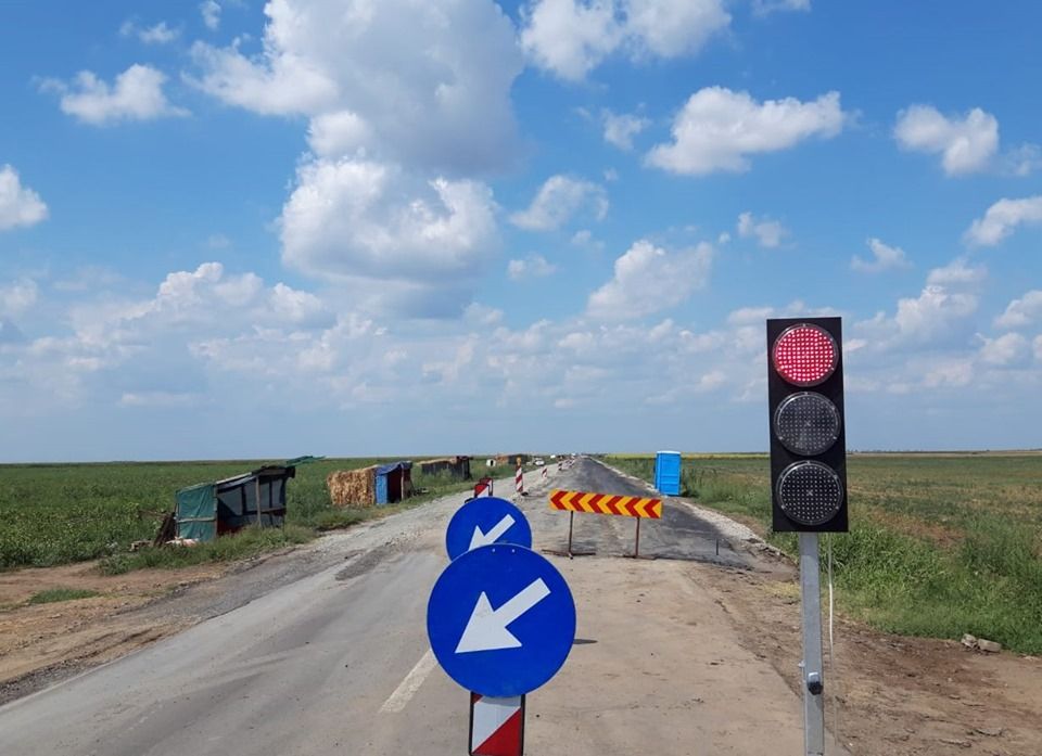 Drumarii de la DRDP Constanța sunt furați mai repede decât asfaltează șoseaua dintre Amara și Grivița