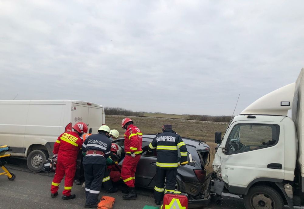 FOTO| Accident cu patru mașini în Ialomița. O persoană încarcerată