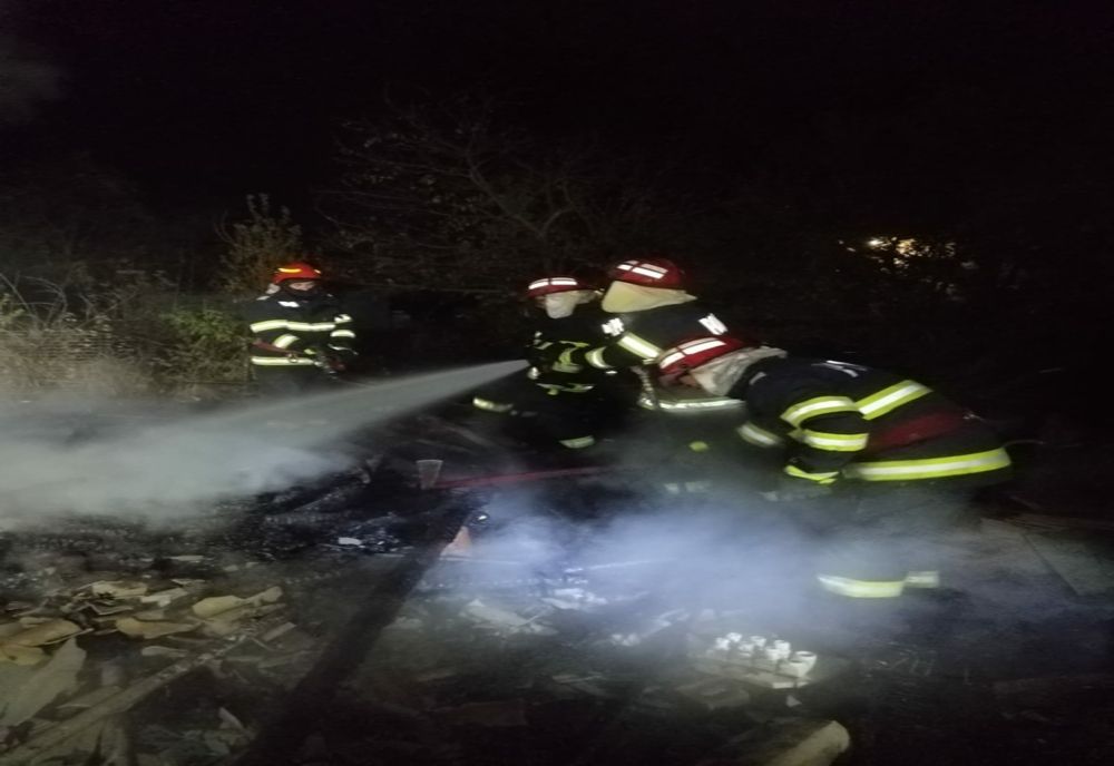 O bătrână a suferit un atac de panică după ce i-a luat casa foc