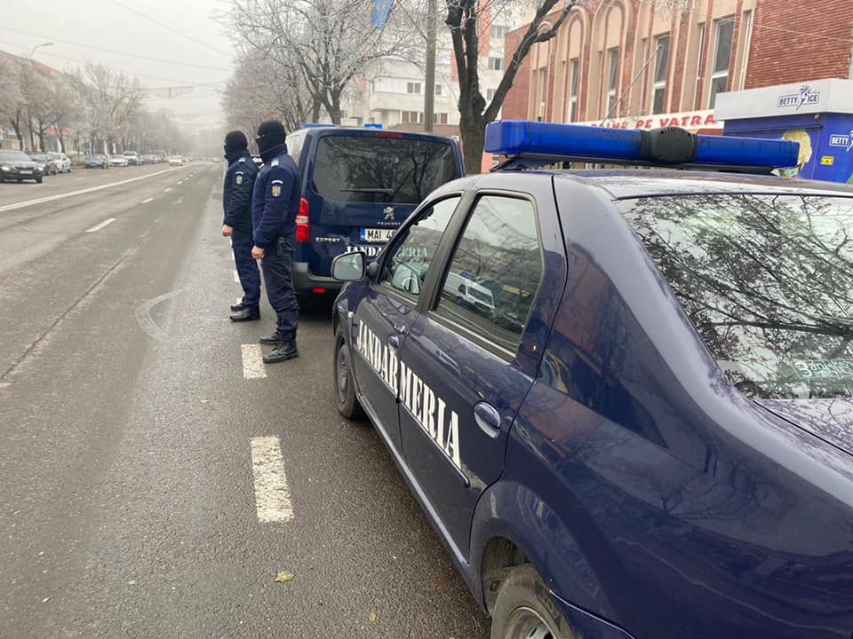 Zeci de sancțiuni aplicate de polițiști pentru nerespectarea măsurilor anti-COVID