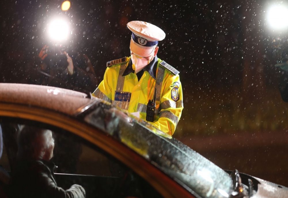 Ialomițeni amendați: Au ieșit noaptea din casă, alții au fost prinși pe stradă fără mască