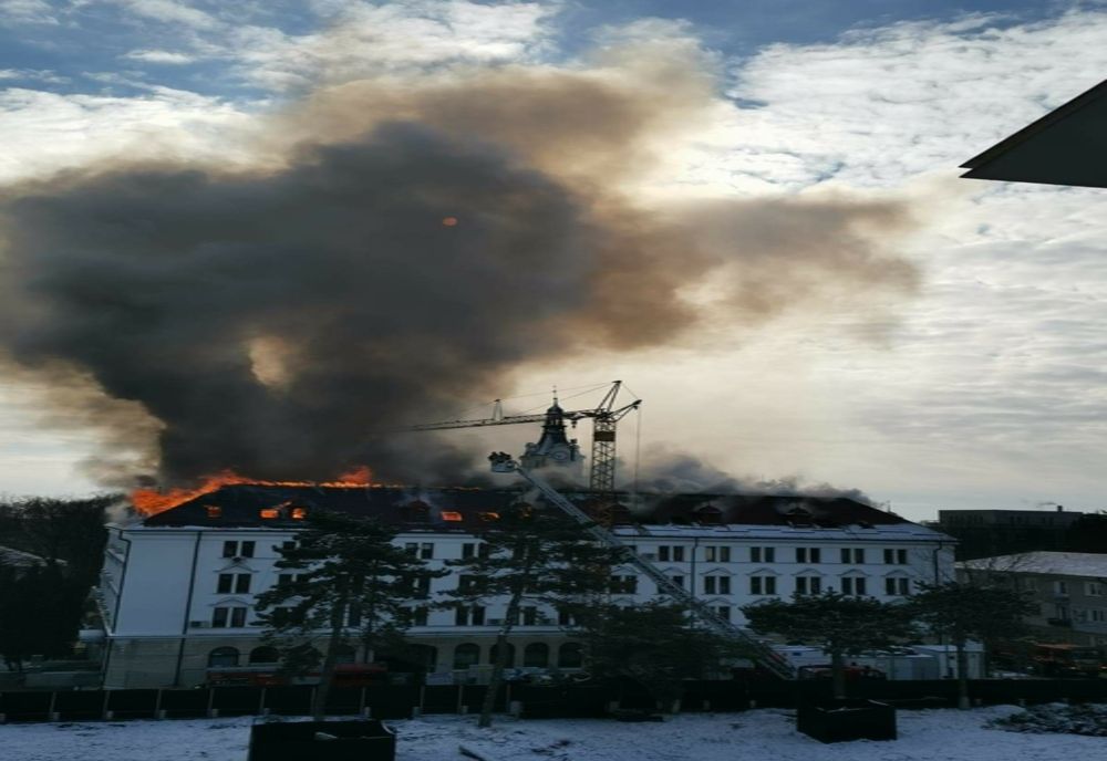 Incendiu violent la Suceava! Arde clădirea Palatului Administrativ