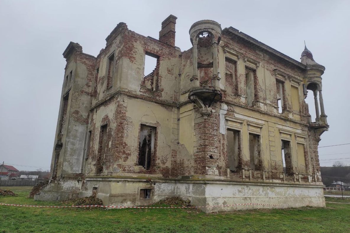 Marian Pavel: “Conacul Bolomey, brand al județului Ialomița”