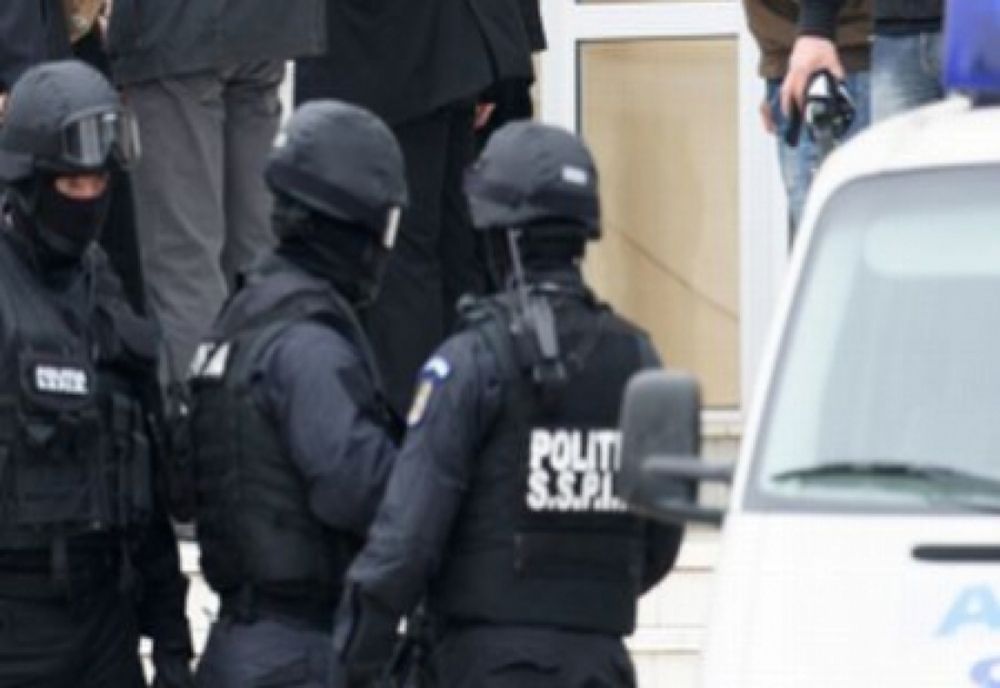 Percheziții de amploare la persoane bănuite de ilegalități cu tutun. Unde au descins polițiștii