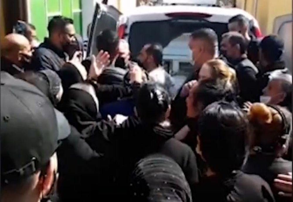 Zeci de amenzi după două înmormântări în Ialomița