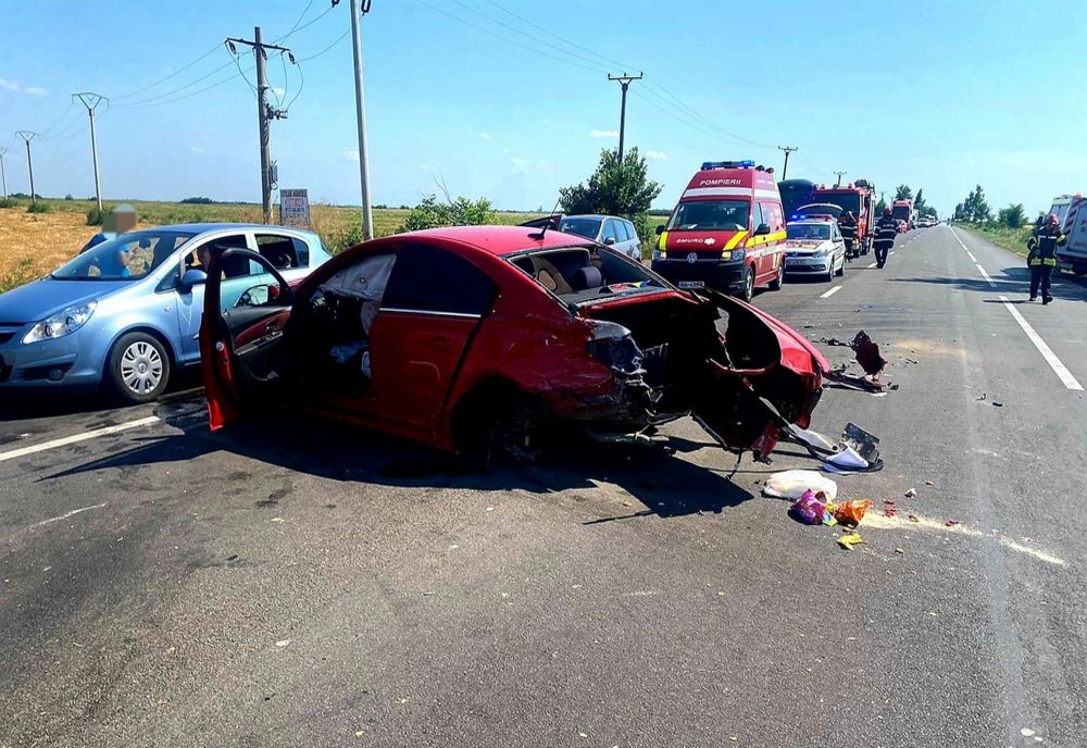 FOTO Doi copii transportați de urgență la spital